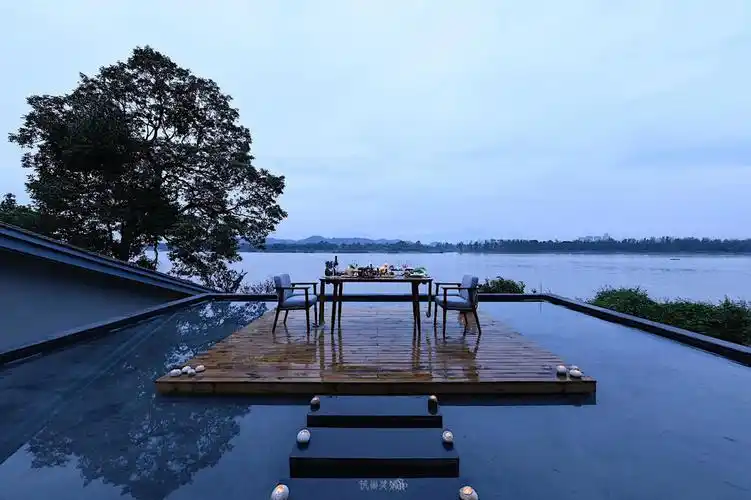 乐山乌尤坝·千里走单骑艺术酒店_成都筑焱建筑设计咨询有限公司_筑巢