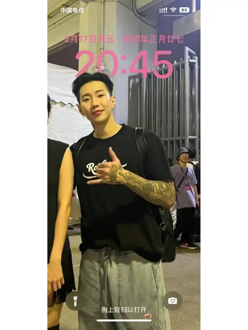 朴宰范新壁纸05 喜欢这个壁纸这张朴宰范好有男高的感觉