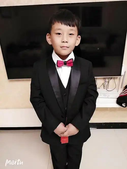 我是林州市第七小学三年级一班的刘晨翔.我是一名阳光帅气的男生.