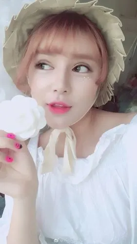 校花日记解滟文18岁中加混血儿来自韩国弘益大学服装设计系