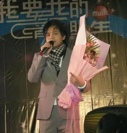 郑源15岁开演唱会19岁日挣万元拒绝上春晚却没人说他耍大牌