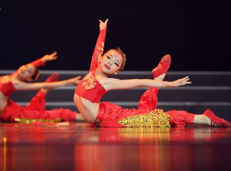 少年志舞蹈服装 儿童演出服民族舞蹈扇子 北舞中国说少年强则国强