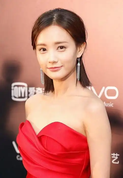 执着追求完美,李一桐:从舞蹈少女到备受瞩目的演员