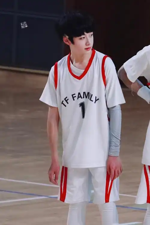 朱志鑫[超话]##朱志鑫 志当凌云破九霄