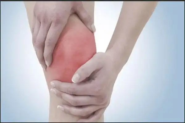膝盖疼有点肿怎么回事?看完心中有数
