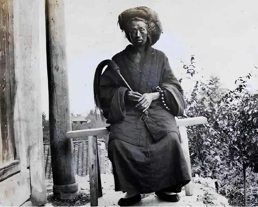 老照片:民国时期的道士与和尚!