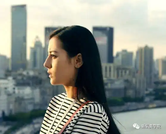 最近有个热搜是"最美侧颜照大赛",网友们提名了侧脸_圈子-新氧美容