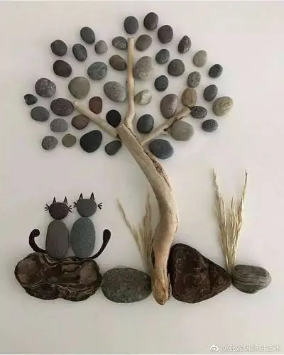 1 / 9  不同形状的鹅卵石是大自然的作品我们用它来进行二次加工吧!