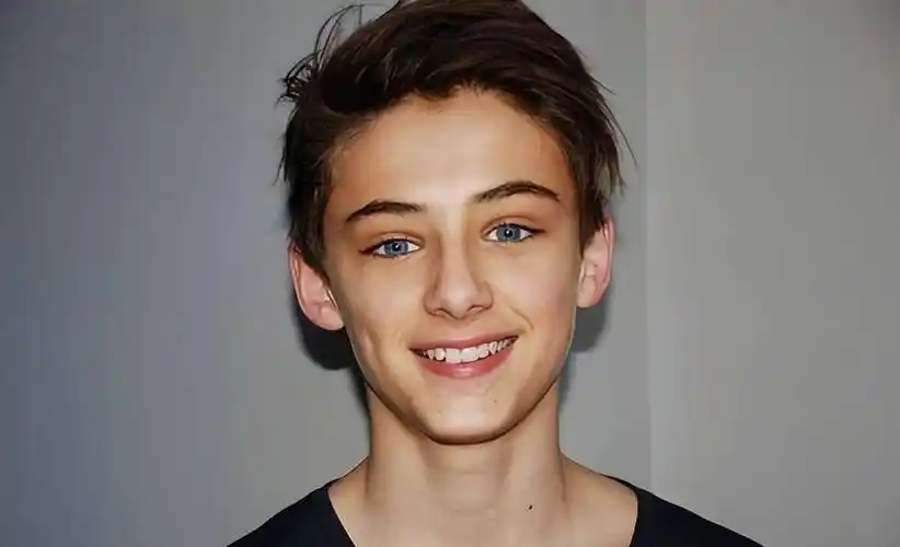 12岁当红"全球最美男孩":蓝眼睛惊艳世界,6年后会发生什么_威廉·米勒