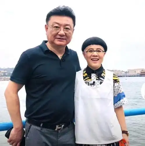 央视国脸王宁与初恋结婚31年笑称结婚多年没吵过几回架