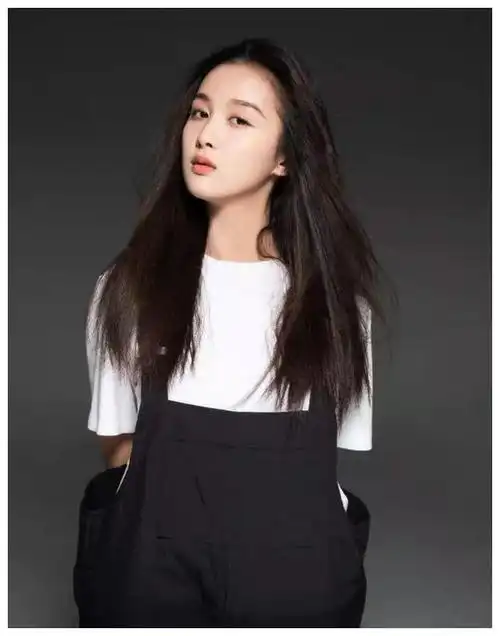 我很幸运能接到黄芷陶这个角色.