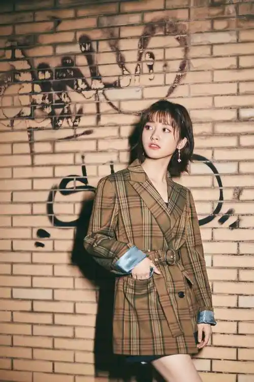 沈月最新大片好惊艳公主切发型配绿色旗袍网友美得不敢认