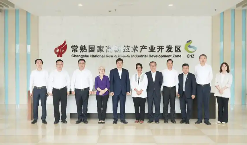 秦猛代表市委,市政府对客人的到来表示欢迎,并介绍了常熟经济社会发展