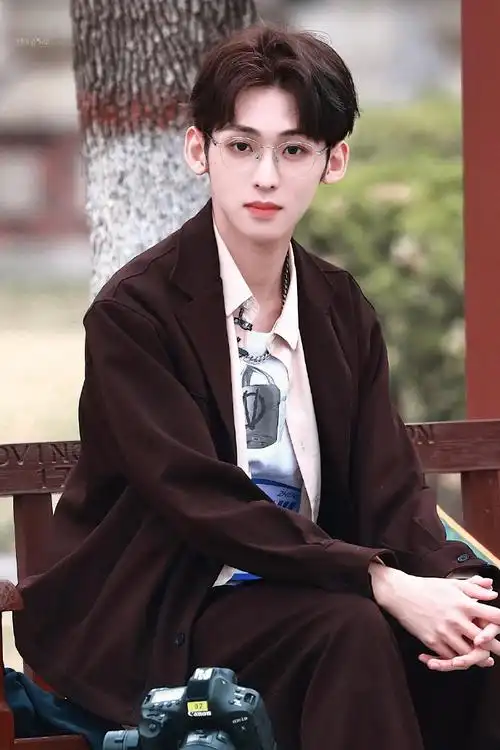 唐九洲超话95#唐九洲青你3#风会替我拥抱你@青春有你3-唐九洲