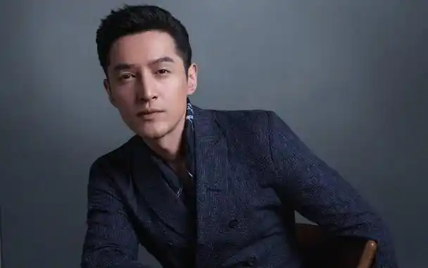 近照曝光!胡歌疑有退圈打算,发文谈对意义更深的追求!