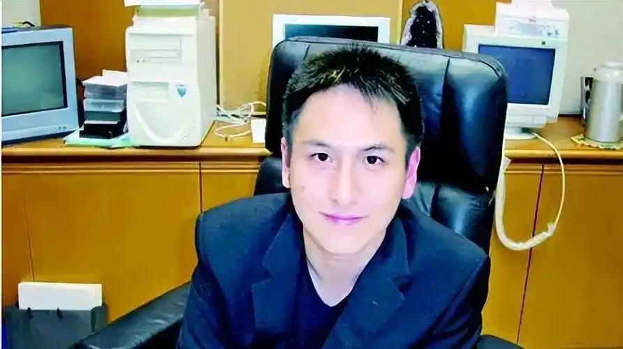 汤臣少主汤珈铖18岁做霸总身家百亿39未婚成父母心病