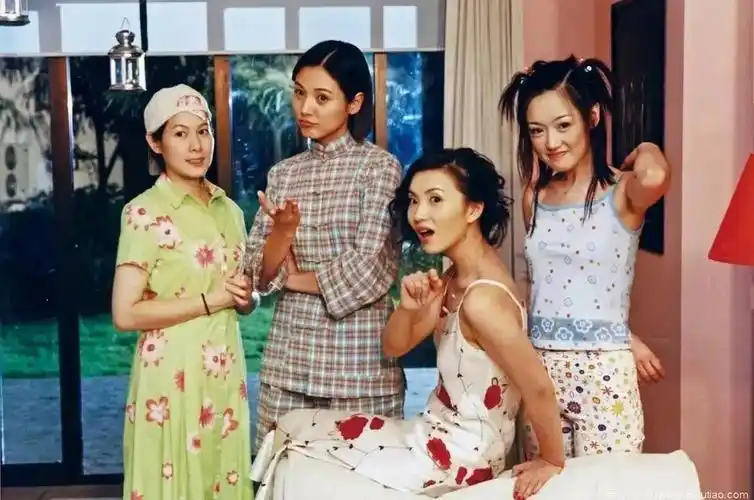 《粉红女郎》这剧,有点跟《双响炮》搞混了,里面演员有些也是一样的