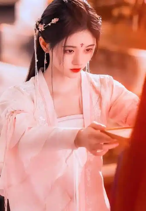 原创鞠婧祎新剧古装路透曝光造型繁琐仙气十足网友终于有改变了