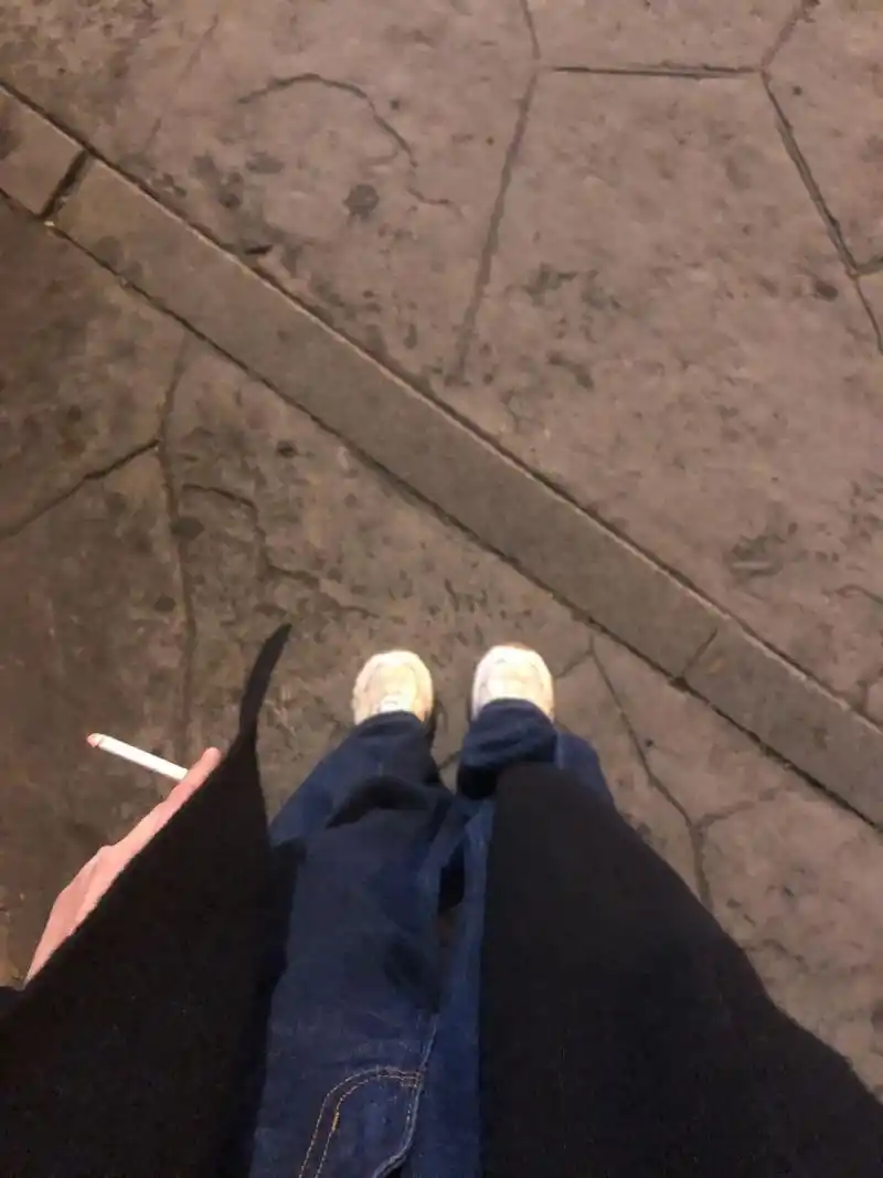 每天学一个拿烟新姿势(第107个) 尊严问题手指头撅折了也给它做出来