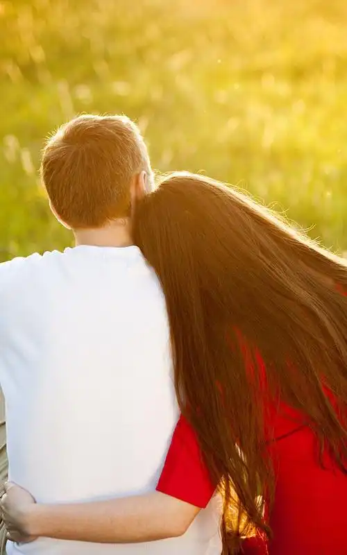 温馨甜蜜个性浪漫情侣户外写真高清图片手机壁纸下载_爱情_手机壁纸