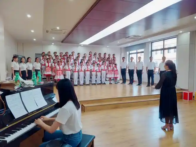 歌声悠扬迎国庆,合唱排练进行时