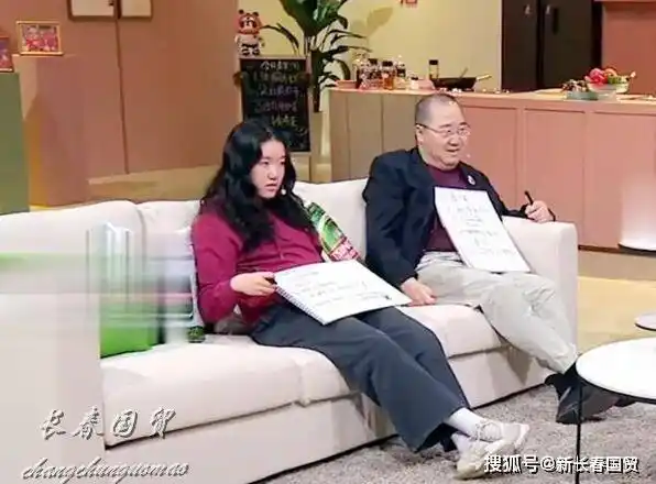 英达15岁女儿近照曝光,端庄文静性格内向,目前在美国读高中_英如_冰球