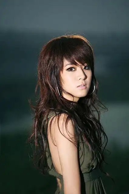 组图魏佳庆最新时尚造型玩转魏式牛仔很忙