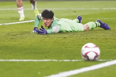 颜骏凌扑救时眼中闪现的绝望,恐怕也是绝大部分中国球迷心情的写照.