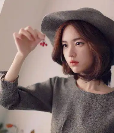 娃娃脸淑女风中短发烫发发型韩式发型是比较契合大方居家风情的发型