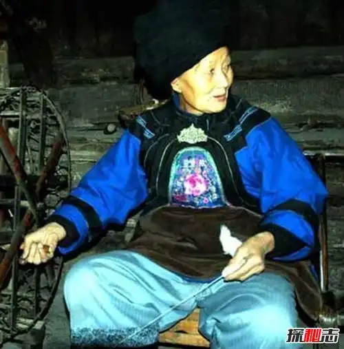 湘西神秘草鬼婆的放蛊术,只传女不传男(全民族笃信)