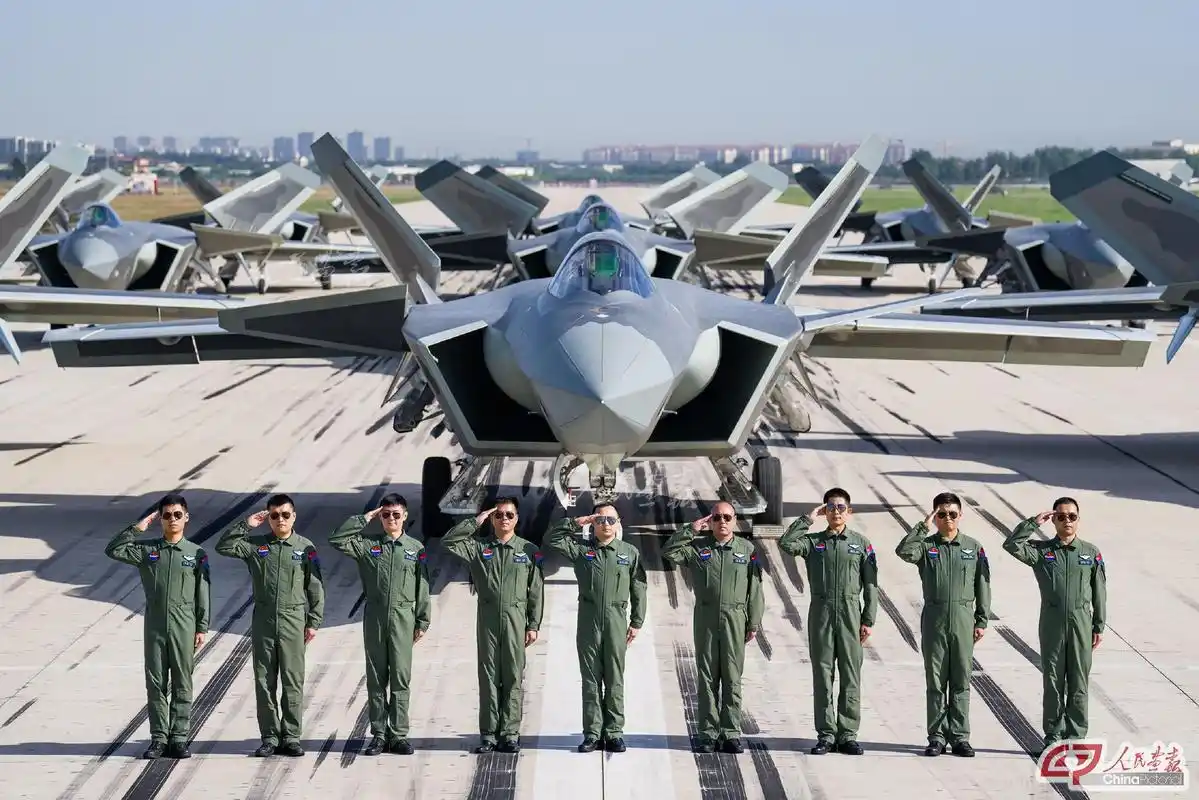 中国空军歼20高清照片最新公布