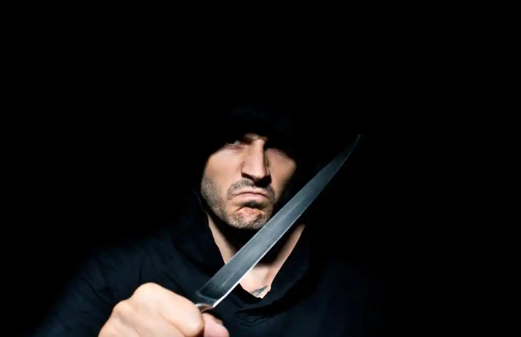 杀手,在黑暗中的男模特的肖像