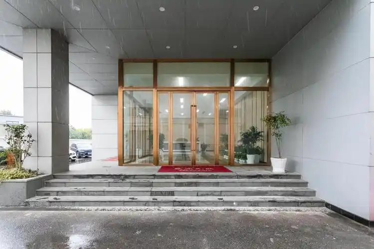 歆翱智联大厦大门