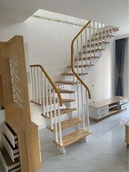 复式楼的小家终于完工,效果还不错,楼梯这样设计真心喜欢,羡慕