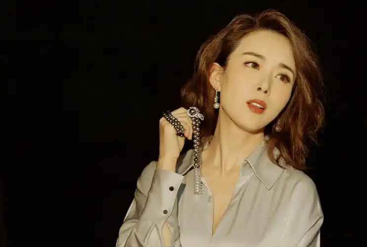 原创嫦娥颜丹晨和老公结婚多年老公疑似是演员陈昊现已经怀孕