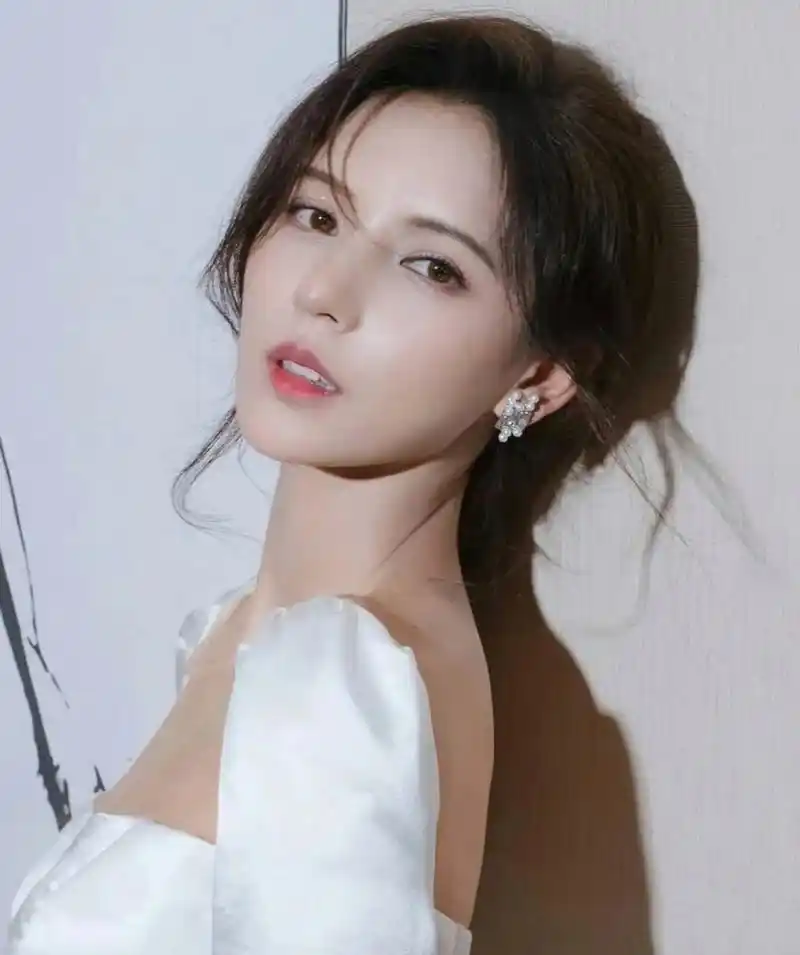 张予曦# 温柔甜美,复古时尚