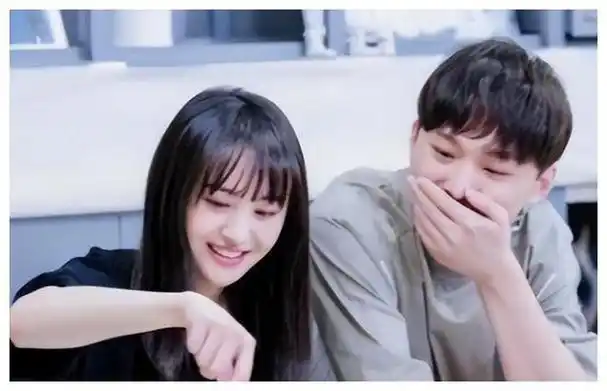 有钱不还债主追至美国中国艺人郑爽遭遇金融困境