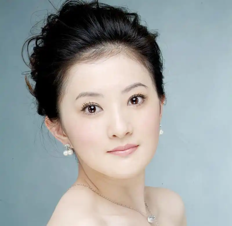 北京女孩金铭吃卤煮时被人盯上了