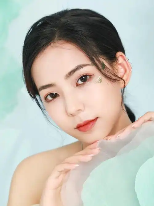 饰品拍摄为客户拍的一期模特海报图