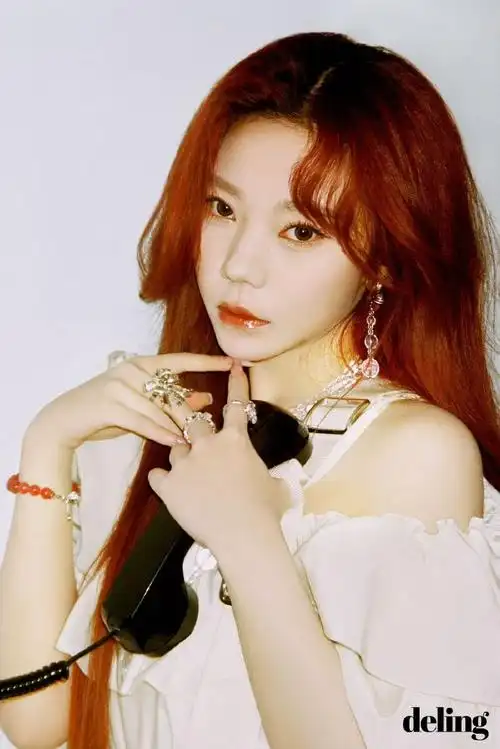 张紫宁复古胶片封面##张紫宁红发造型