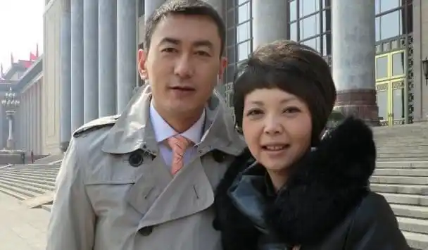 夫妻都是央视主持人,低调隐婚14年,今一家4口幸福美满|鲁健|郑天亮|女