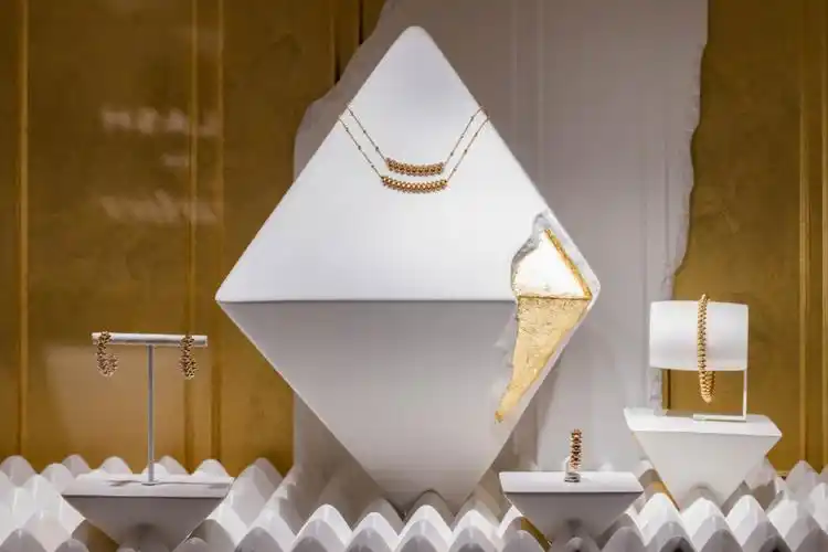 clash de cartier 系列珠宝展列