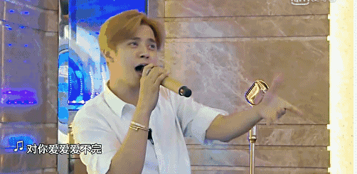 ktv唱红旗飘飘演唱会带粉丝唱我爱北京天安门张艺兴改走老艺术家路线