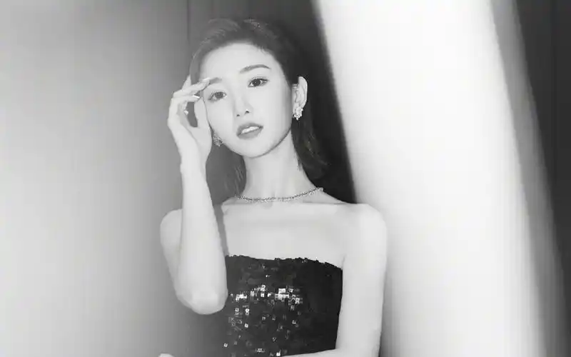 毛晓彤性感魅力写真桌面壁纸