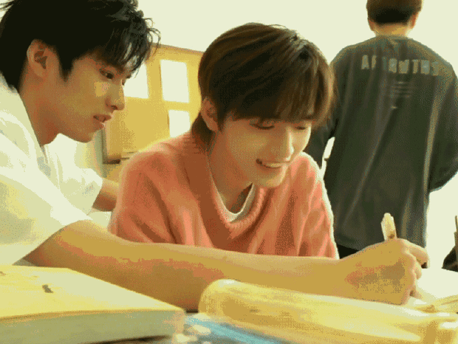 刘耀文卡点发博给宋亚轩庆生