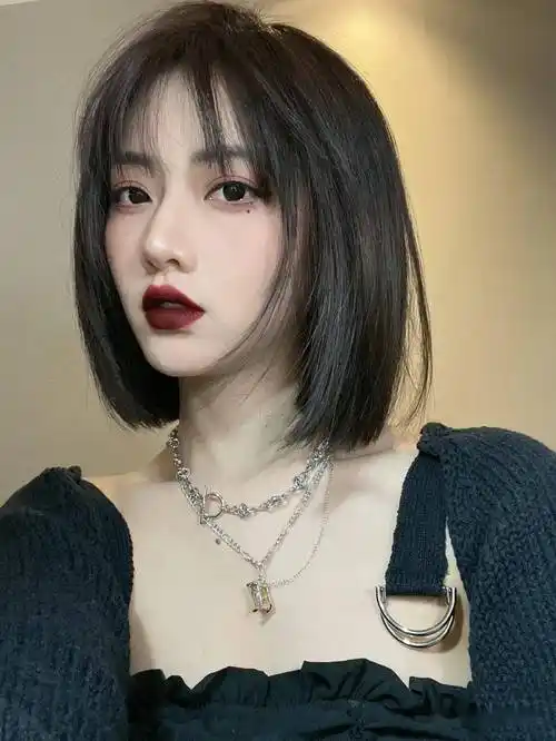 春天"锁骨发"很时髦又撩人_发型_中国_形象