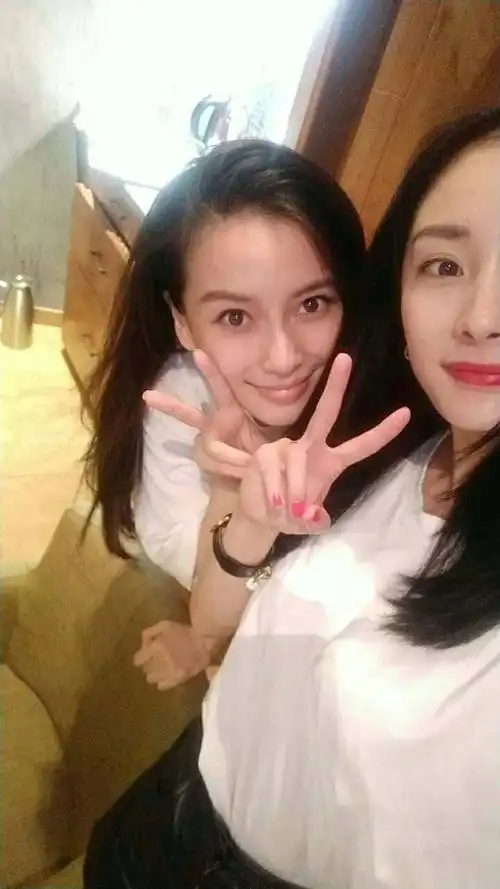 杨幂angelababy何时成了好闺蜜?合伙圈钱还是暗中比美?