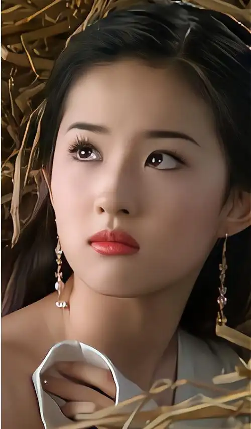而在《神雕侠侣》(2006年)这部经典武侠剧中,刘亦菲扮演小龙女,其出色