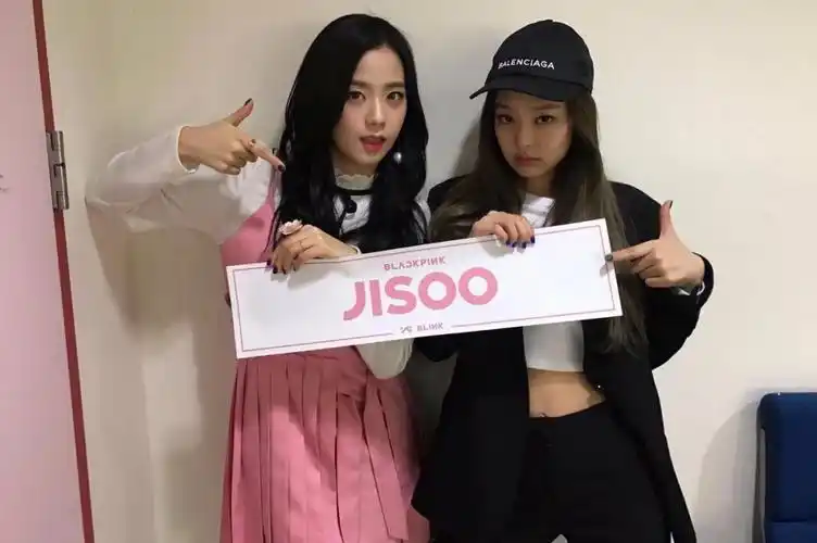 jennie  #jisoo  #打啵j