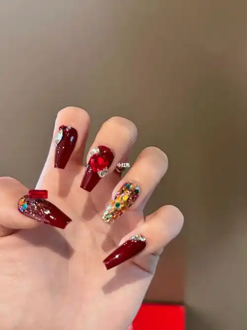秋冬必须要有的酒红色美甲